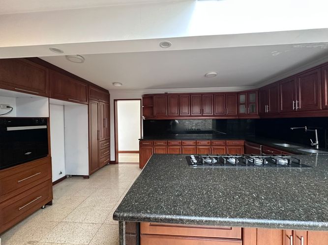 Casa de 4 alcobas en arriendo en El Poblado, Medellín, 305 m² · foto 5 de 20