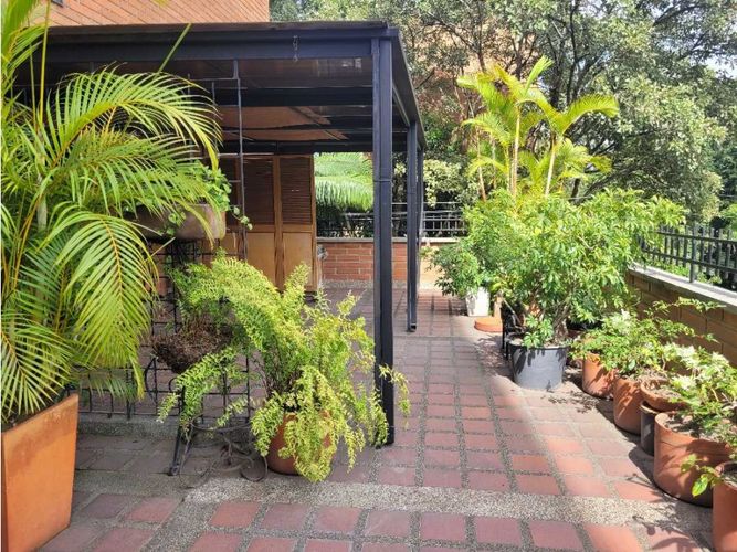 Apartamento de 3 alcobas en venta en El Poblado, Medellín, 134 m² · foto 2 de 10