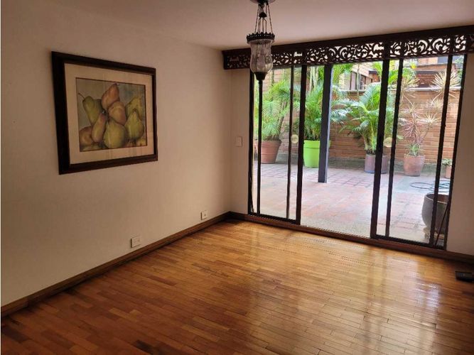 Apartamento de 3 alcobas en venta en El Poblado, Medellín, 134 m² · foto 4 de 10