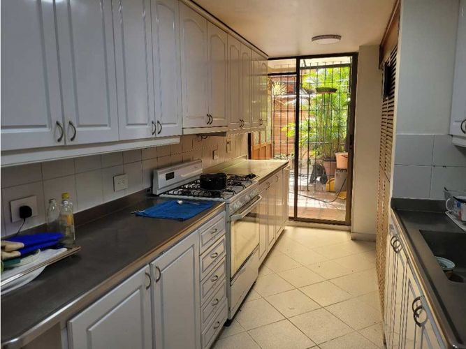 Apartamento de 3 alcobas en venta en El Poblado, Medellín, 134 m² · foto 9 de 10