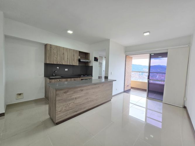 Apartamento de 3 alcobas en venta en Las Lomitas, Sabaneta, 77 m² · foto 3 de 24