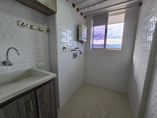 Apartamento de 3 alcobas en venta en Las Lomitas, Sabaneta, 77 m² · foto 14 de 24