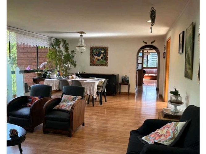Apartamento de 2 alcobas en venta en El Poblado, Medellín, 128 m² · foto 2 de 10
