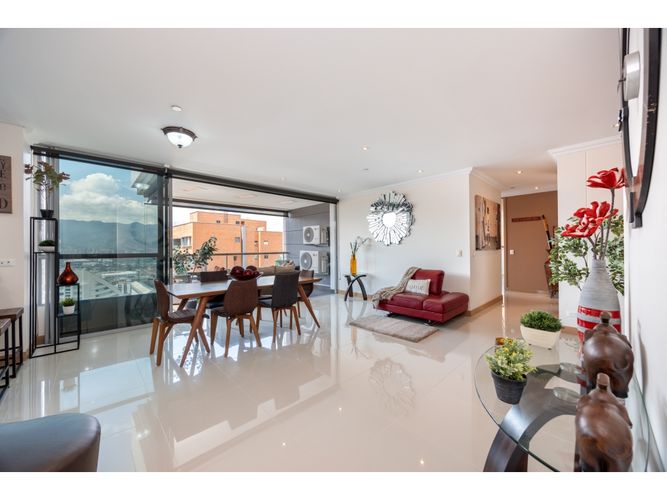 Apartamento en venta en El Poblado, Medellín · foto 2 de 24
