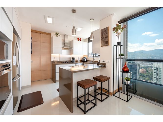 Apartamento en venta en El Poblado, Medellín · foto 8 de 24