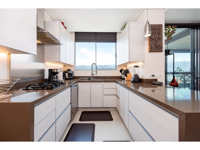 Apartamento en venta en El Poblado, Medellín · foto 9 de 24