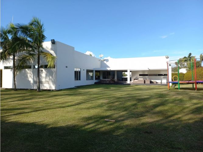 Casa de 4 alcobas en venta en Llano Grande, Rionegro, 350 m² · foto 2 de 24