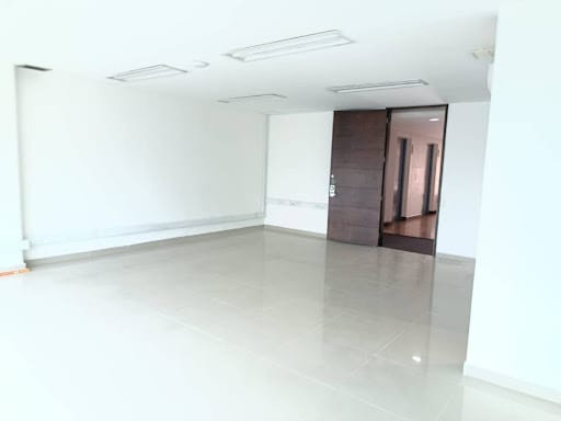 Oficina en arriendo en Milla De Oro, Medellín, 47 m² · foto 5 de 8