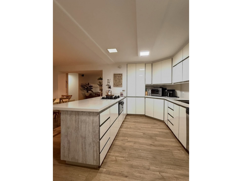 Apartamento en venta en El Poblado, Medellín · foto 5 de 21