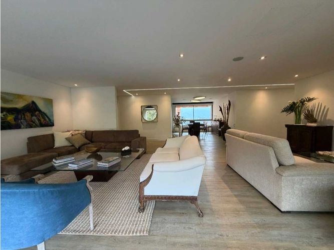 Apartamento de 3 alcobas en venta en El Tesoro, Medellín, 266 m² · foto 4 de 19