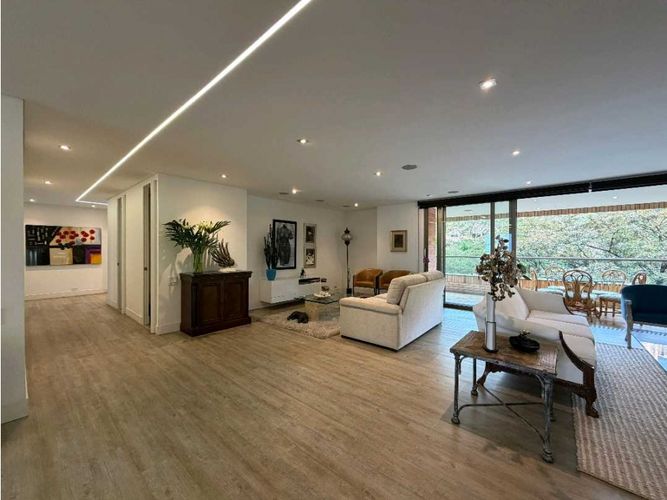 Apartamento de 3 alcobas en venta en El Tesoro, Medellín, 266 m² · foto 5 de 19