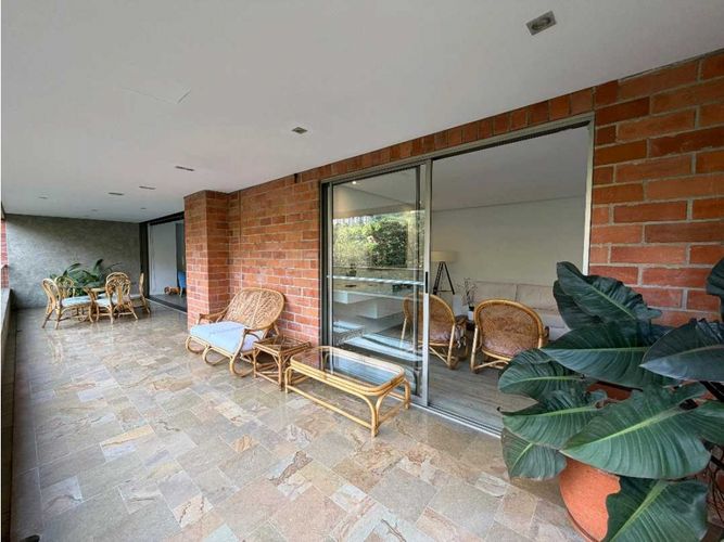 Apartamento de 3 alcobas en venta en El Tesoro, Medellín, 266 m² · foto 9 de 19