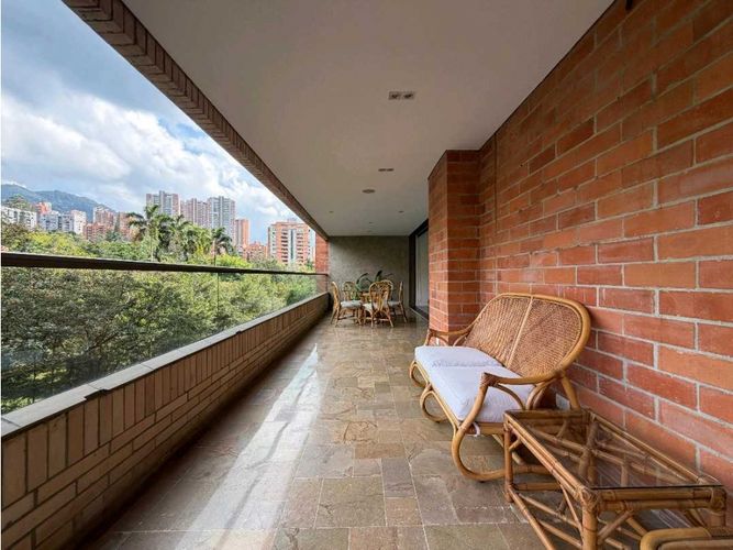 Apartamento de 3 alcobas en venta en El Tesoro, Medellín, 266 m² · foto 10 de 19