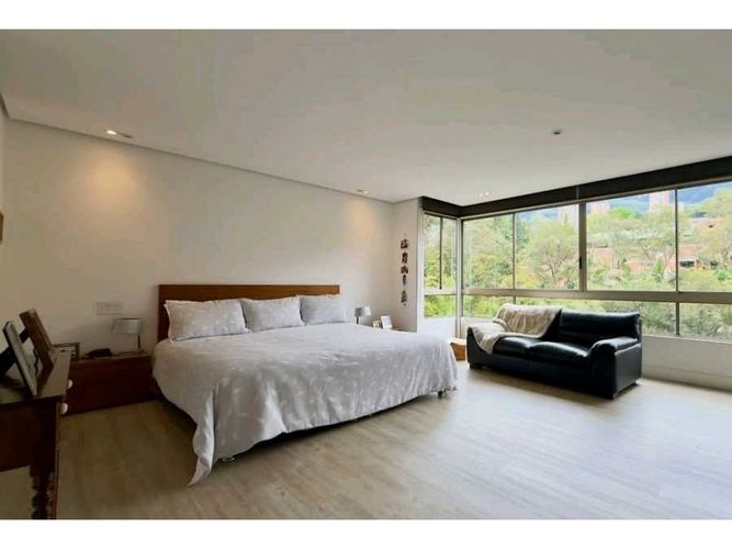 Apartamento de 3 alcobas en venta en El Tesoro, Medellín, 266 m² · foto 12 de 19