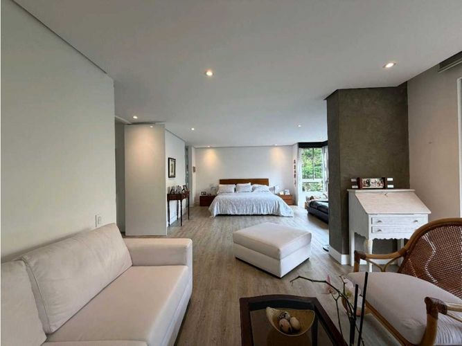 Apartamento de 3 alcobas en venta en El Tesoro, Medellín, 266 m² · foto 14 de 19