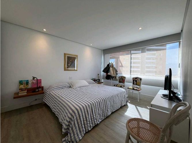 Apartamento de 3 alcobas en venta en El Tesoro, Medellín, 266 m² · foto 17 de 19