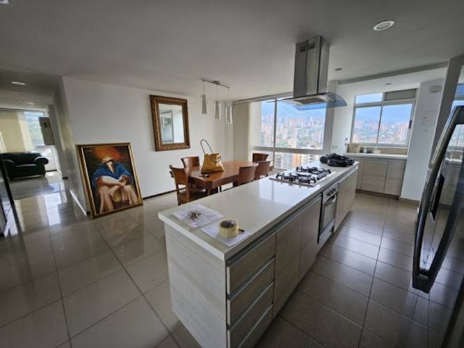 Apartamento de 3 alcobas en arriendo en Vía Las Palmas, Medellín, 135 m² · foto 2 de 24