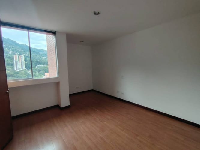 Apartamento de 3 alcobas en arriendo en Los Naranjos, Medellín, 161 m² · foto 6 de 12