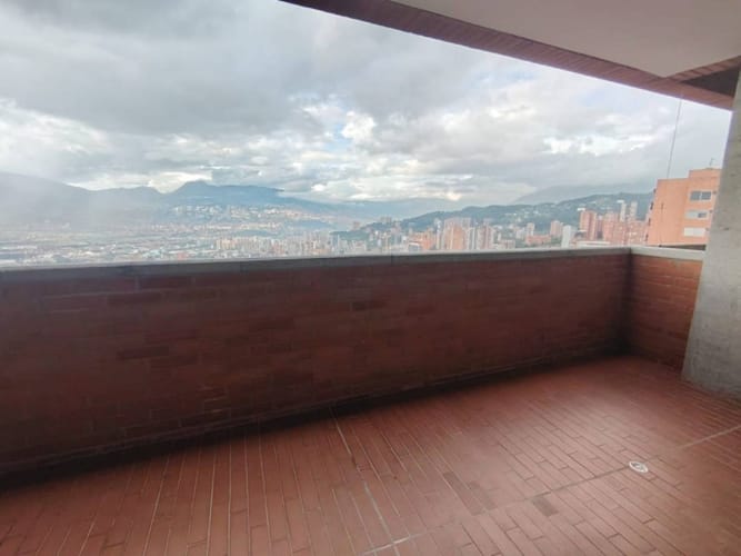 Apartamento de 3 alcobas en arriendo en Los Naranjos, Medellín, 161 m² · foto 8 de 12