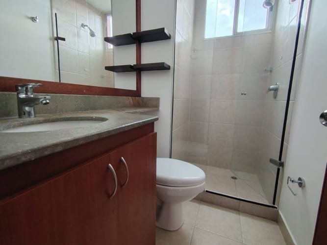 Apartamento de 3 alcobas en arriendo en Los Naranjos, Medellín, 161 m² · foto 10 de 12