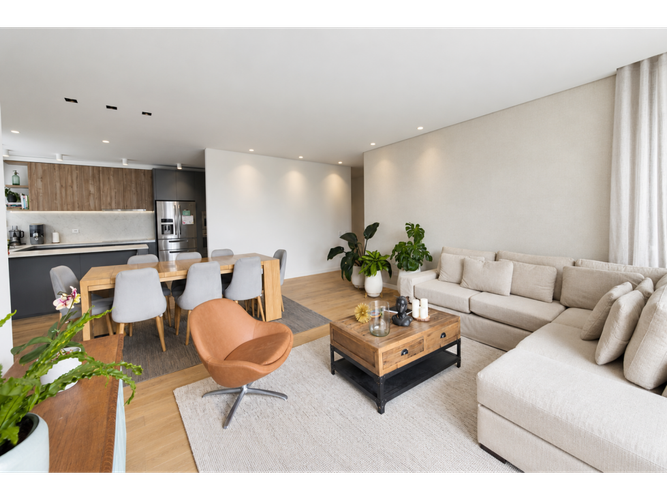 Apartamento de 3 alcobas en venta en La Cabrera, Bogotá, 242 m² · foto 2 de 20