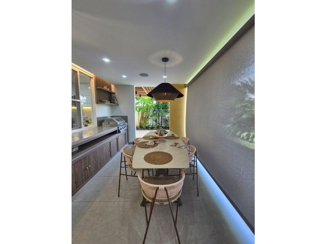 Casa de 4 alcobas en venta en El Castillo, Jamundí, 320 m² · foto 10 de 24