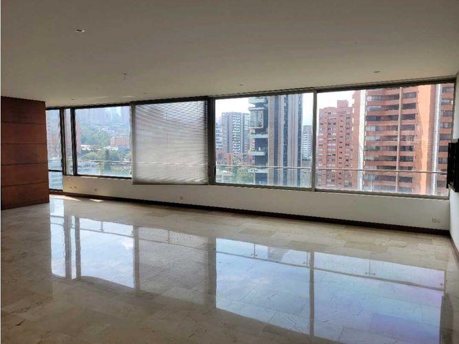 Apartamento de 3 alcobas en venta en El Poblado, Medellín, 432 m² · foto 2 de 16