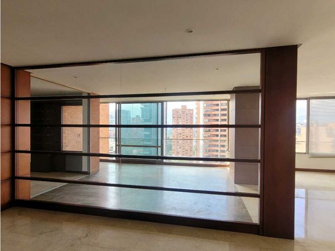 Apartamento de 3 alcobas en venta en El Poblado, Medellín, 432 m² · foto 4 de 16