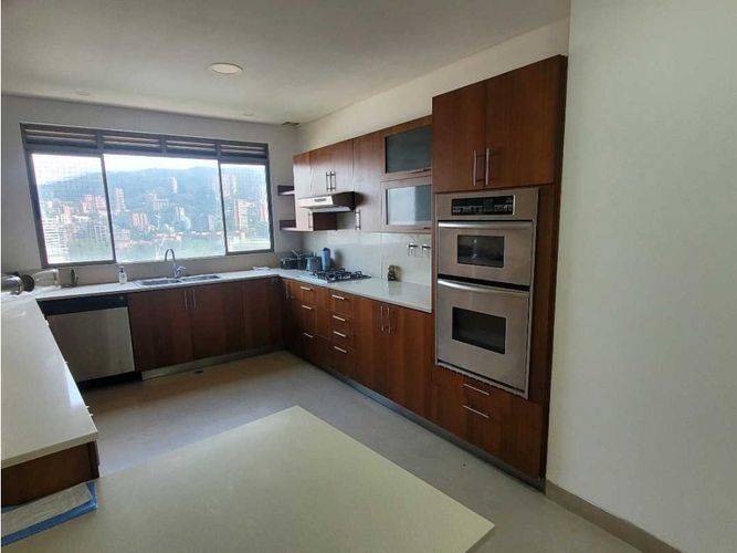 Apartamento de 3 alcobas en venta en El Poblado, Medellín, 432 m² · foto 10 de 16