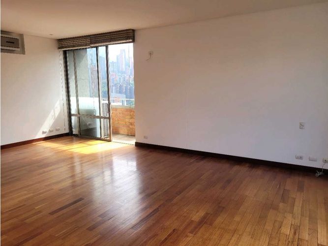 Apartamento de 3 alcobas en venta en El Poblado, Medellín, 432 m² · foto 12 de 16