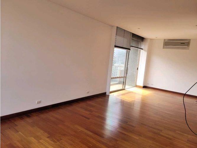 Apartamento de 3 alcobas en venta en El Poblado, Medellín, 432 m² · foto 15 de 16