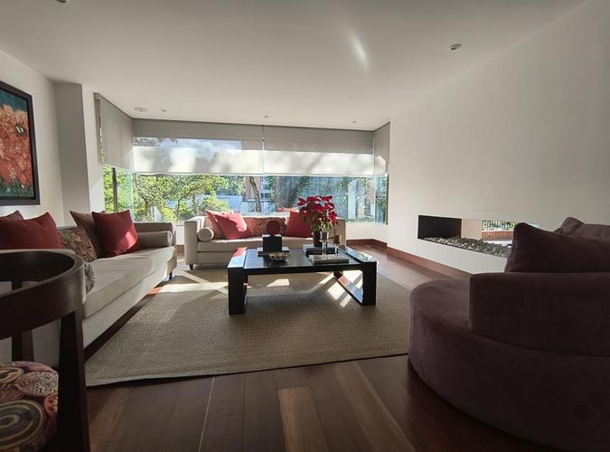 Apartamento de 3 alcobas en venta en El Virrey, Bogotá, 340 m² · foto 2 de 24