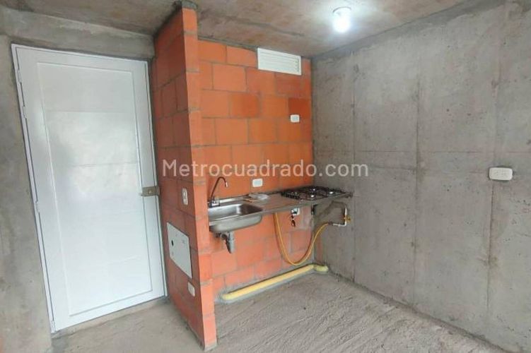 Apartamento de 2 alcobas en venta en Cr. Los Arroyuelos, Ibagué, 52 m² · foto 6 de 9
