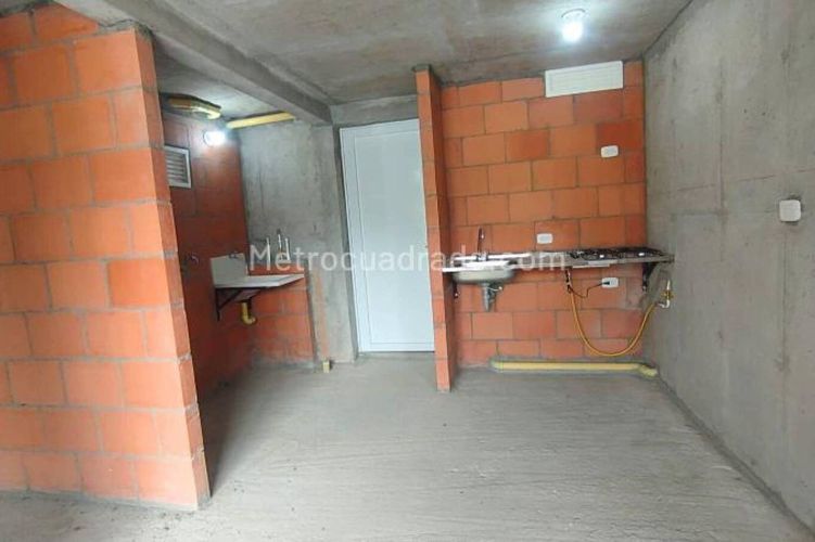 Apartamento de 2 alcobas en venta en Cr. Los Arroyuelos, Ibagué, 52 m² · foto 7 de 9