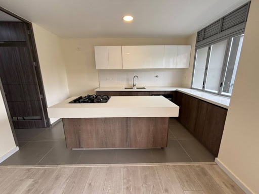 Apartamento en arriendo en Cumbres, Envigado · foto 2 de 23