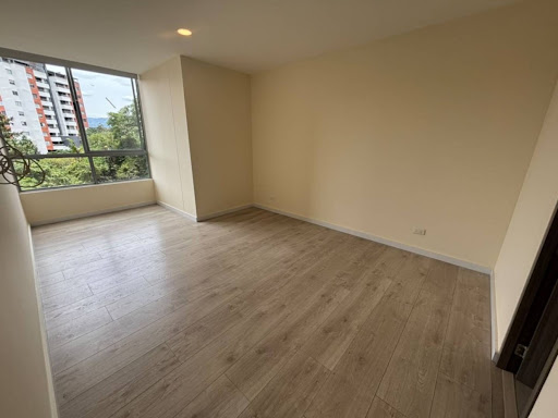 Apartamento en arriendo en Cumbres, Envigado · foto 19 de 23