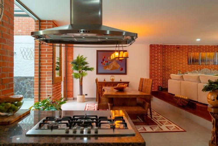 Casa de 4 alcobas en venta en Loma De San Jose, Sabaneta, 422 m² · foto 2 de 12