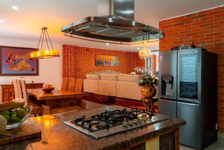 Casa de 4 alcobas en venta en Loma De San Jose, Sabaneta, 422 m² · foto 3 de 12