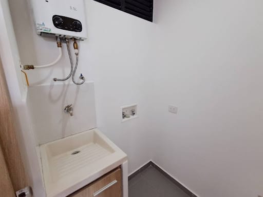 Apartamento de 2 alcobas en arriendo en Loma Del Escobero, Envigado, 83 m² · foto 18 de 24