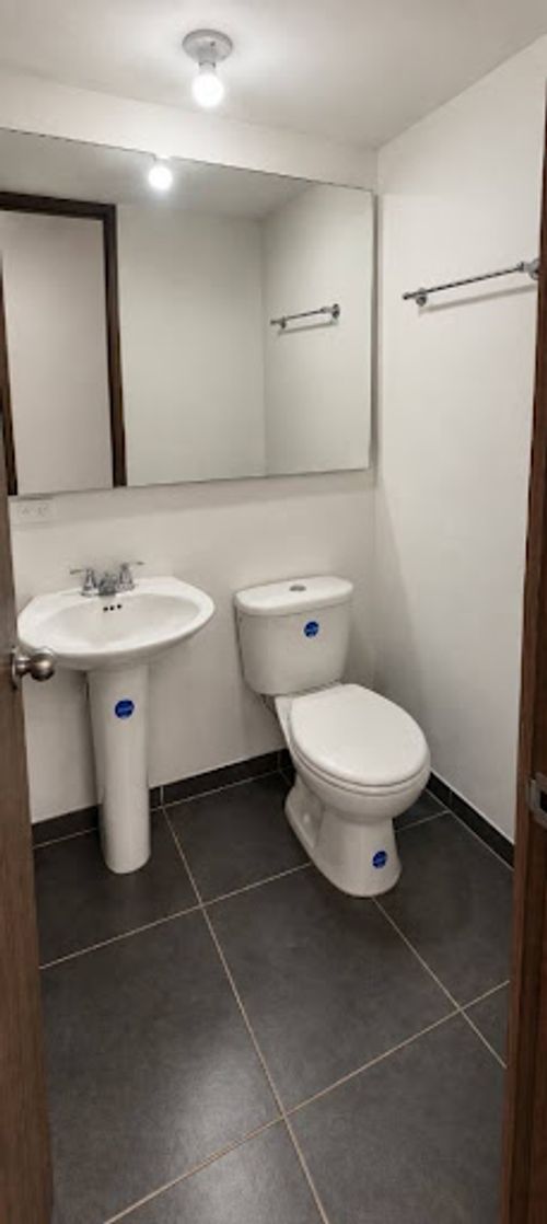 Apartamento de 2 alcobas en venta en Niquia, Bello, 61 m² · foto 12 de 13