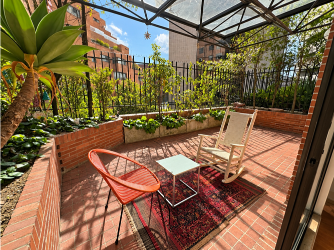 Apartaestudio en venta en Los Rosales, Bogotá, 174 m² · foto 2 de 24