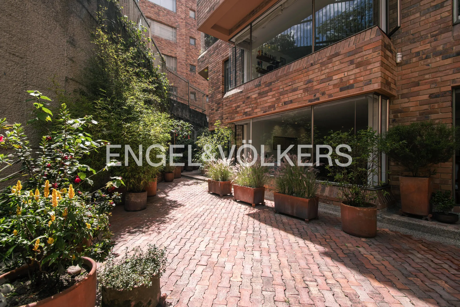 Apartamento en venta en Los Rosales, Bogotá · foto 9 de 16