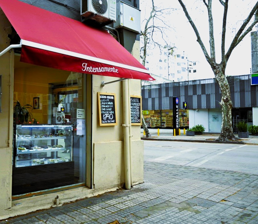 Local comercial en alquiler sobre Av. Rivera en Esquina · Foto 2
