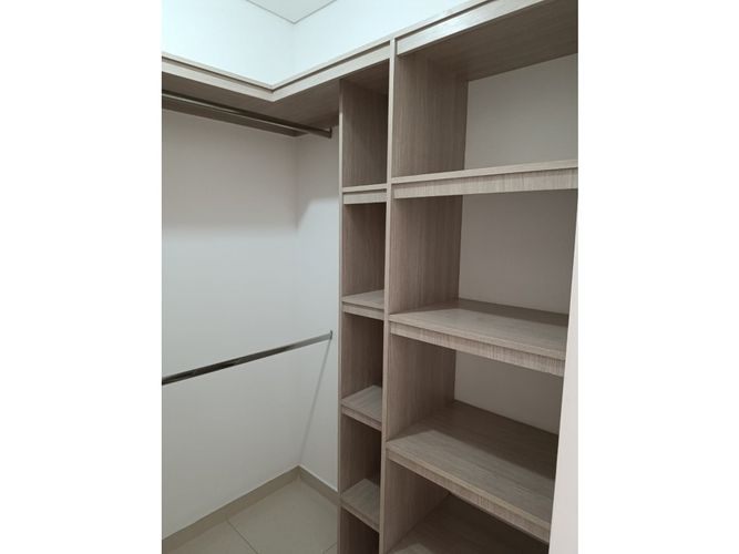 Casa de 3 alcobas en venta en El Castillo, Jamundí, 272 m² · foto 8 de 24