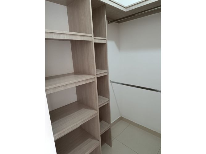 Casa de 3 alcobas en venta en El Castillo, Jamundí, 272 m² · foto 10 de 24
