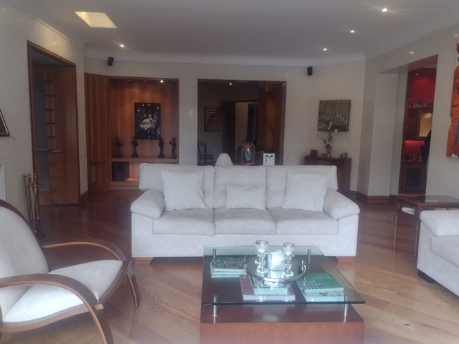 Apartamento de 4 alcobas en arriendo en Cerros De Suba, Bogotá, 440 m² · foto 2 de 24
