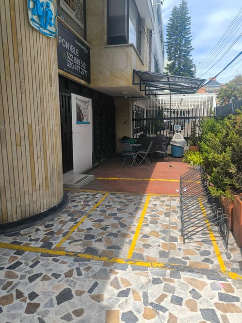 Casa de 6 alcobas en venta en Chico Norte, Bogotá, 370 m² · foto 2 de 19