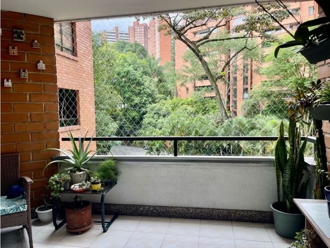 Apartamento de 3 alcobas en venta en El Tesoro, Medellín, 127 m² · foto 2 de 9