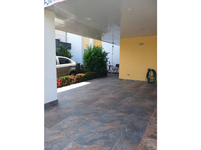 Casa de 4 alcobas en venta en El Castillo, Jamundí, 185 m² · foto 2 de 22
