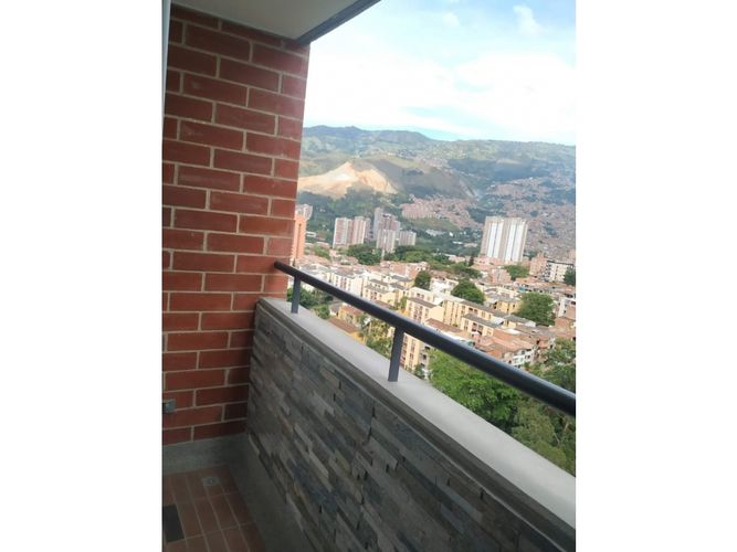 Apartamento de 3 alcobas en venta en Cabañas, Bello, 58 m² · foto 2 de 13